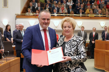 LH Hans Peter Doskozil mit Landtagspräsidentin Verena Dunst.