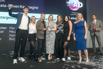 Kurt Kaiser (CMO Burgenland Tourismus; 3.v.l.) und Verena Kehr (General Manager Mediaplus Austria; 4.v.l.) mit ihrem Team.