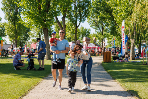 Das See Opening 2025 im Burgenland hat einmal mehr seine Bedeutung als Saisonauftakt unter Beweis gestellt. Trotz durchwachsenen Wetters am ersten Wochenende und eines verregneten Sonntags zum Abschluss genossen heuer wieder mehr als 45.000Besucher:innen das vielfältige Programm und die einzigartigen Kulissen des Neusiedler Sees und Neufelder Sees.