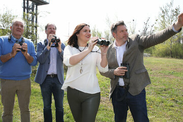 Nationalpark-Direktor DI Johannes Ehrenfelder und Umweltlandesrätin Astrid Eisenkopfim Nationalpark-Informationszentrum Illmitz