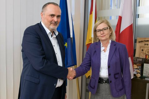 Landeshauptmann Hans Peter Doskozil hieß I.E. Edit Szilágyiné Bátorfi, Botschafterin Ungarns in Österreich, herzlich willkommen