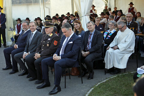 Oberwarts Bezirkshauptmann WHR, Mag. Peter Bubik, Landesrat Dr. Leonhard Schneemann, Bezirksfeuerwehrkommandant OBR Wolfgang Kinelly und Bürgermeister Mag. Markus Szelinger (v.l.).