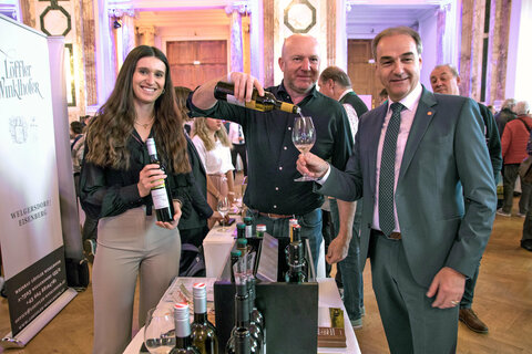 Ines Brunner und Gerhard Brunner vom Arkadenhof Mandl-Brunner aus Rechnitz, LR Leonhard Schneemann