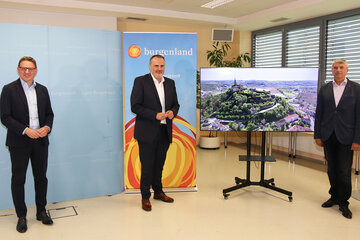 LH Hans Peter Doskozil informierte bei einer Pressekonferenz am 25. Mai gemeinsam mit LIB-GF Gerald Goger (1. v.li.) und Bgm. Vinzenz Knor (3.v.li.) über die Pläne für die geplanten Baumaßnahmen