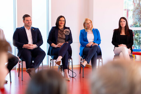 Bürgermeister Christian Kurz, Landeshauptmann-Stellvertreterin Mag.a Astrid Eisenkopf, Bildungslandesrätin Mag.a (FH) Daniela Winkler undBürgermeister-Stv. Mag.a Eva Schachinger