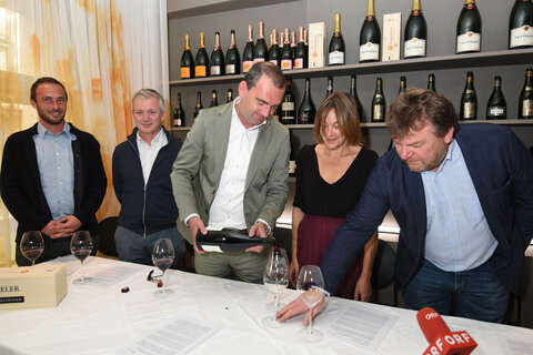 Präsentation CENTUM – der Jahrhundertwein des Burgenlandes: Christian Zechmeister, Geschäftsführer Weintourismus Burgenland, Georg Prieler, Albert Gesellmann, Herbert Oschep, Obmann Weintourismus Burgenland, Erich Scheiblhofer und Thomas Kopfensteiner