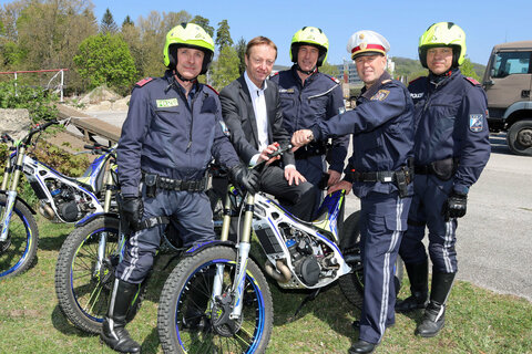 Verkehrssicherheitsreferent LH-Stv. Johann Tschürtz und Leiter der Landesverkehrsabteilung Burgenland Oberst Andreas Stipsits BA beim diesjährigen „Warm-up“ der Motorradeinheit der burgenländischen Polizei