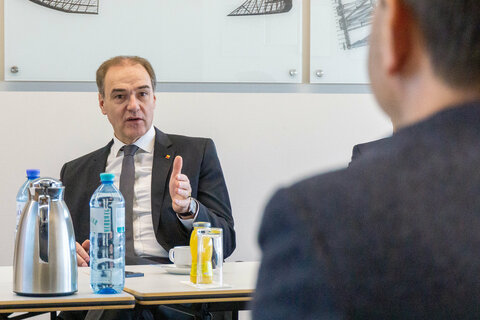 Landesrat Dr. Leonhard Schneemann besuchte das Unternehmen Unger Stahlbau in Oberwart.