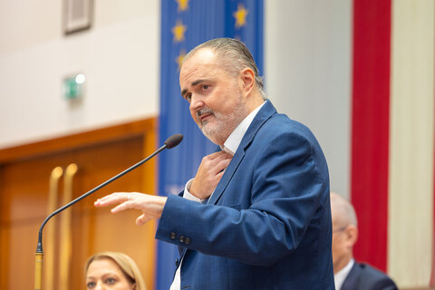 Landeshauptmann Hans Peter Doskozil bei seiner Budgetrede
