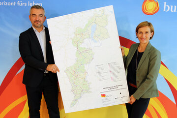 Verkehrslandesrat Heinrich Dorner und Radverkehrskoordinatorin Christine Zopf-Renner