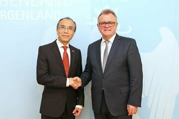 Landeshauptmann Hans Niessl empfing den Botschafter Chinas in Österreich, S. E. Li Xiaosi, im Landhaus in Eisenstadt