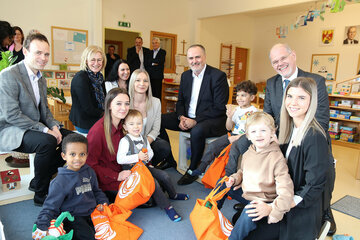 Landeshauptmann Hans Peter Doskozil und Franz Öller, Geschäftsführer der Gesundheit Burgenland, beim Besuch des Betriebskindergarten