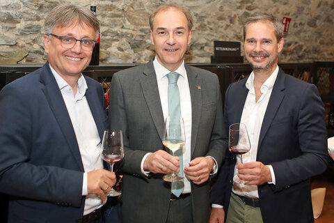 KLANGfrühling-Geschäftsführer Werner Glösl, Landesrat Dr. Leonhard Schneemann, Festredner, Philosoph und Musiker Leo Hemetsberger und Friedensburg-Leiter Mag. Norbert Darabos (v.l.).