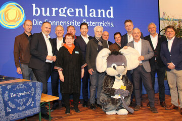 Landeshauptmann Hans Peter Doskozil, Tourismuslandesrat MMag. Alexander Petschnig, Landesrat Christian Illedits, Landesrat Mag. Heinrich Dorner und Landesrätin Mag.a (FH) Daniela Winkler konnten am heutigen Eröffnungstag auf der Ferien-Messe Wien beim bereits traditionellen VIP-Empfang auf dem Burgenlandstand Spitzen der Kultur, des Tourismus und der Wirtschaft begrüßen