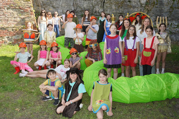 Burgtastisch! Die Riesenschlange erwacht aus ihrem hundertjährigen Schlaf