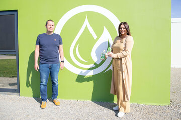 Bauingenieur und Umweltwissenschaftler Martin Parapatits und Landeshauptmann-Stellvertreterin Mag.a Astrid Eisenkopf