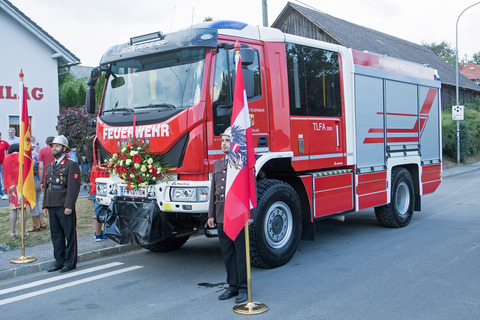 Das neue Tanklöschfahrzeug (TLFA 2000) wurde im Zuge des 100-jährigen Jubiläums an die Freiwillige Feuerwehr Redlschlag offiziell übergeben.
