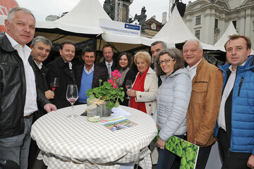 Eröffnung des 13. Burgenländischen Kul(t)inariums in Wien mit den Mitgliedern der Burgenländischen Landesregierung Landeshauptmann-Stellvertreter Johann Tschürtz, LRin Mag.a Astrid Eisenkopf, den Landesräten Heinrich Dorner und Christian Illedits sowie Landtagspräsidentin Verena Dunst, Abgeordneten zum Burgenländischen Landtag und zahlreichen Fest- und Ehrengästen
