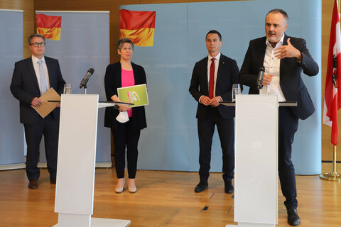 ÖVP-Klubobmann Markus Ulram, Grünen-Landessprecherin Mag.a Regina Petrik, SPÖ-Klubobmann Robert Hergovich und Landeshauptmann Hans Peter Doskozil.