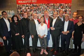 Landtagsabgeordneter Mag. Christian Dax, Annemarie Klinger, Nationalrat Mag. Christian Drobits, Bürgermeister Georg Rosner, Karin Ivancsics, Jubilar Horst Horvath, Landesrat Dr. Leonhard Schneemann, Dr. Jakob Michael Pferschy (Leiter des Referates Landesbibliothek, Land Burgenland), Vizebürgermeister Michael Leitgeb, Landtagsabgeordneter Wolfgang Spitzmüller und Katharina Höller (v.l.).