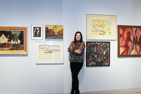 Landeshauptmannstellvertreterin Astrid Eisenkopf in der Ausstellung der Künstlergruppe „kgb polychrom“ in der Landesgalerie in Eisenstadt
