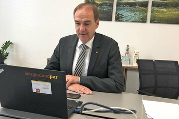 Landesrat Dr. Leonhard Schneemann bei der ersten „Virtual Live Learning Session“ im Rahmen des Interreg-Projekts „A-RING“.