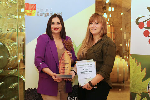 LH-Stv.in Astrid Eisenkopf mit der 3. Preisträgerin Katrin Zeleny von PANNATURA