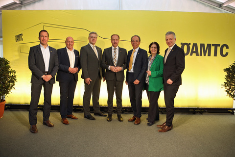 Kaufmännischer Direktor ÖAMTC Mag. Oliver Krupitza, Bürgermeister Georg Rosner, ÖAMTC Landesdirektor für Wien, Niederösterreich und Burgenland DI Ernst Kloboucnik, Landesrat Dr. Leonhard Schneemann, ÖAMTC-Präsident Mag. Günter Thumser, ÖAMTC Vizepräsidentin Mag.a Hermine Hackl, und ÖAMTC-Direktor DI Oliver Schmerold (v.l.) bei der offiziellen Eröffnungsfeier.