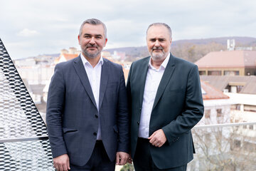 Landeshauptmann Hans Peter Doskozil und Sportlandesrat Heinrich Dorner gratulieren Didi Kühbauer zum Meistertitel mit dem LASK.
