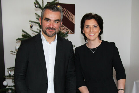 Landesrat Mag. Heinrich Dorner gratulierte Generaldirektorin-Stv. Dr. Hana Dellemann zum herausragenden Unternehmen Raaberbahn mit seiner beeindruckenden Entwicklung im Interesse der burgenländischen Pendler.