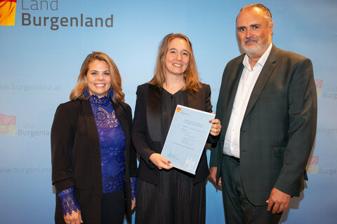 Preis zeitgenössische Architektur Hausdorf Ziviltechniker Architekten GmbH (Wien): Landeshauptmann Hans Peter Doskozil mit Architektin DI Ulrike Hausdorf und Claudia Priber, Abteilungsvorständin Abt. 7 Kultur
