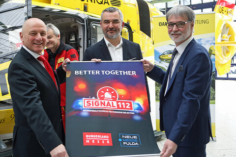 Landesrat Mag. Heinrich Dorner (Mitte) gemeinsam mit den Veranstaltern der "Signal112", den Geschäftsführern Manfred Hommel (Neue Messe Fulda GmbH) und Markus Tuider (Burgenland Messe) (v.l.).
