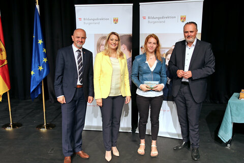 LH Hans Peter Doskozil gratulierte gemeinsam mit Bildungslandesrätin Daniela Winkler und Bildungsdirektor Heinz Zitz MaturantInnen mit ausgezeichnetem Erfolg.