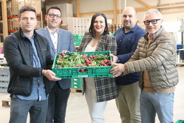 Veganis-Gründer Christoph Mick, Michael Schmidt, Bürgermeister von St. Andrä am Zicksee, Landeshauptmann-Stellvertreterin Mag.a Astrid Eisenkopf, Veganis-Gründer Michael Pilsel und Hannes Anton, Geschäftsführer der Biogenossenschaft Burgenland eGen.