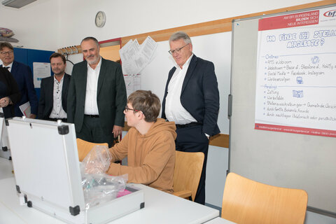 Landeshauptmann Hans Peter Doskozil besuchte mit dem EU-Kommissar für Beschäftigung und soziale Rechte, Nicolas Schmit, das BFI-Bildungszentrum in Oberwart.