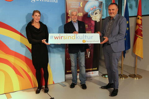 KBB-Geschäftsführerin Barbara Weißeisen-Halwax mit Intendant Frank Hoffmann und Landeshauptmann Hans Peter Doskozil