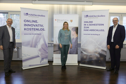 Landesrätin Mag.a (FH) Daniela Winkler und Bildungsdirektor Mag. Heinz Josef Zitz stellten gemeinsam mit MMag. Andreas Lonayi, Direktor der HAK Oberwart, das HAK Fernkolleg Burgenland vor