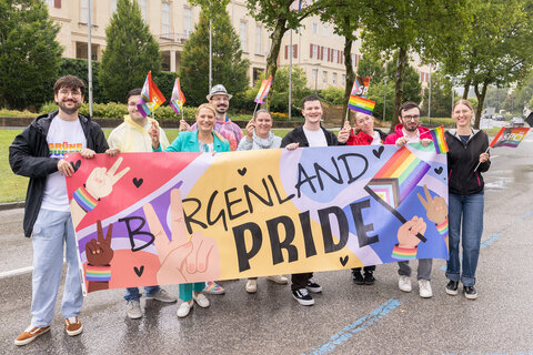 Die Teilnehmerinnen und Teilnehmer der Pride Burgenland setzten in Eisenstadt ein Zeichen für Vielfalt und Toleranz.