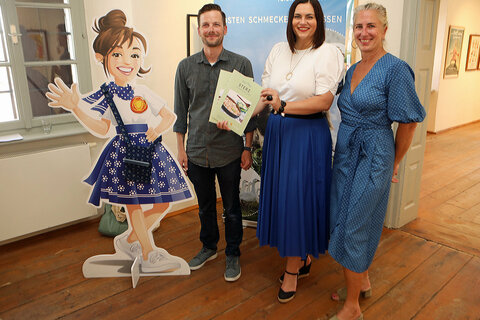 Koch Georg Gossi, Landeshauptmann-Stellvertreterin Astrid Eisenkopf und Sigrid Weiß von Genuss Burgenland (v.l.) bei der Präsentation des zweiten Burgenländischen Sterz-Festivals.