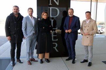 Am Bild sind Landesrat Heinrich Dorner, Michael Schranz und Caroline Palfy von Handler Bau , Landeshauptmann Hans Peter Doskozil und der Neutaler Bürgermeister Erich Trummer