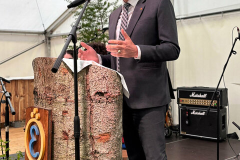 Landesrat Dr. Leonhard Schneemann bei seiner Festrede.