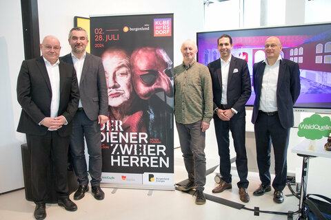 v.l. Wolfgang Böck, Intendant Schloss-Spiele Kobersdorf, Landesrat Heinrich Dorner, Erich Uiberlacker, verantwortlich für Bühnenbild und Lichtgestaltung, Stephan Sharma, Vorstandsvorsitzender Burgenland Energie, Thomas Mersich, kaufm. Leitung Schloss-Spiele Kobersdorf