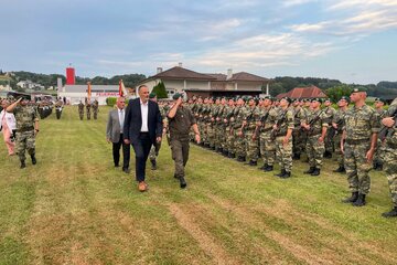 In Neustift an der Lafnitz wurden gestern, Freitagabend 150 Rekruten des Jägerbataillons 19 unter Anwesenheit von Landeshauptmann Hans Peter Doskozil angelobt.