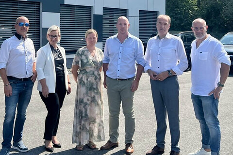 Wirtschaftslandesrat Dr. Leonhard Schneemann beim Betriebsbesuch bei der Firma Romwalter.