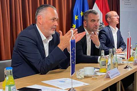 LH Hans Peter Doskozil mit Landesrat Heinrich Dorner und Landesamtsdirektor Ronald Reiter