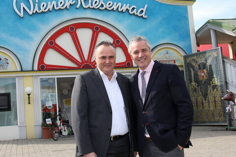 Landeshauptmann Hans Peter Doskozil mit Mörbisch-Direktor Peter Edelmann