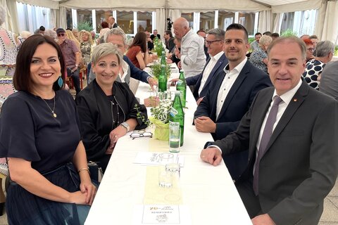 Landtagspräsidentin Astrid Eisenkopf, Mattersburgs Bürgermeisterin LAbg. Claudia Schlager, Geschäftsführer Dominik Schmidt und Landesrat Leonhard Schneemann beim 20-Jahr-Jubiläum der Villa Martini.