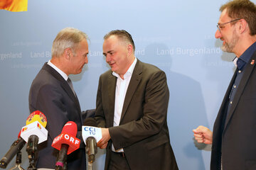 Landeshauptmann Hans Peter Doskozil mit AK-Präsident Gerhard Michalitsch und WK-Präsident Peter Nemeth