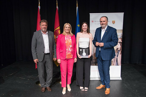 LH Hans Peter Doskozil gratulierte gemeinsam mit Bildungslandesrätin Daniela Winkler und Bildungsdirektor Alfred Lehner Maturant*innen mit ausgezeichnetem Erfolg.