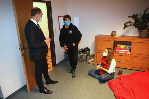 Leonhard Schneemann beim Besuch der Außenstelle in Oberwart.